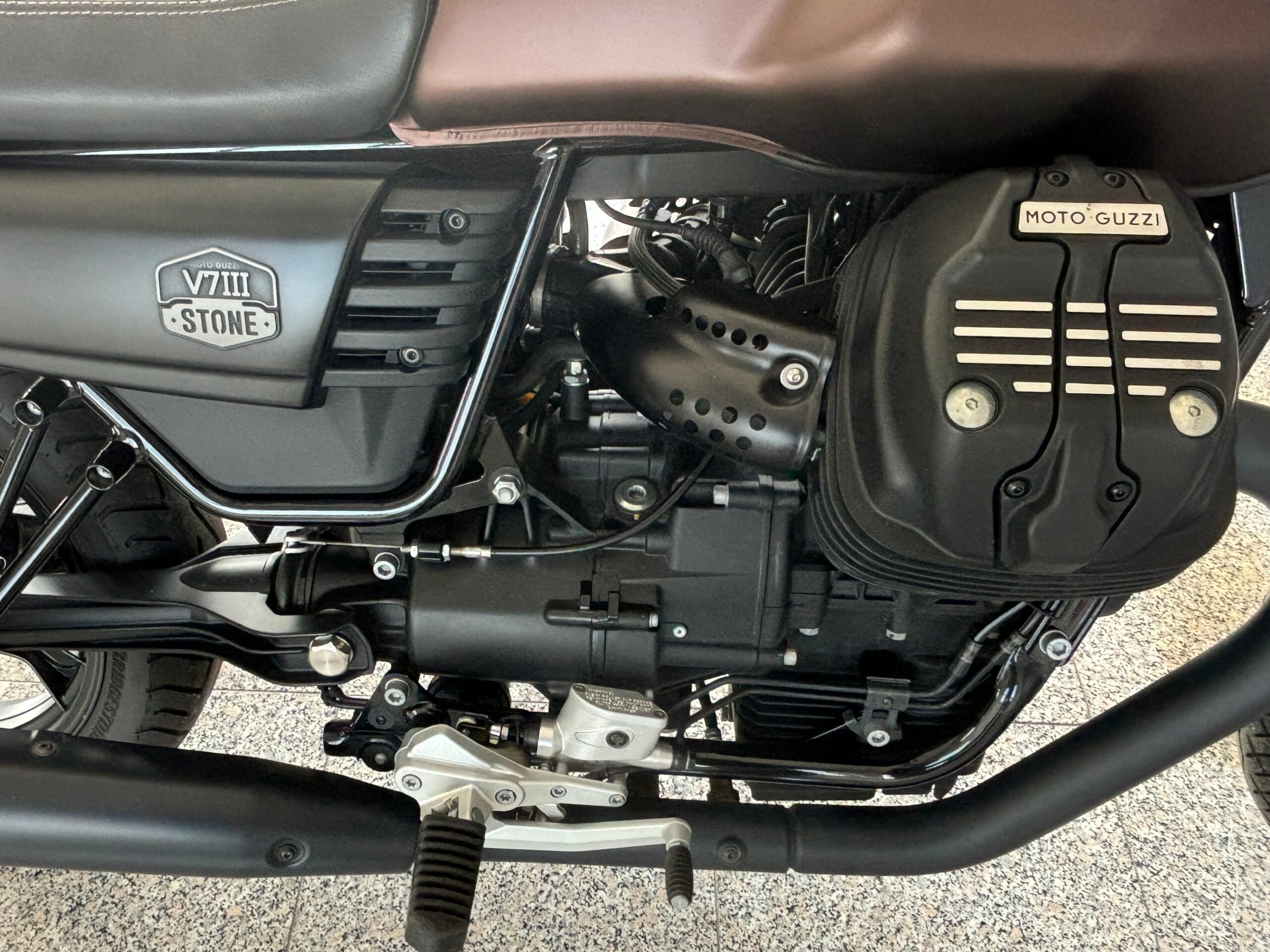 MOTO GUZZI V7 STONE