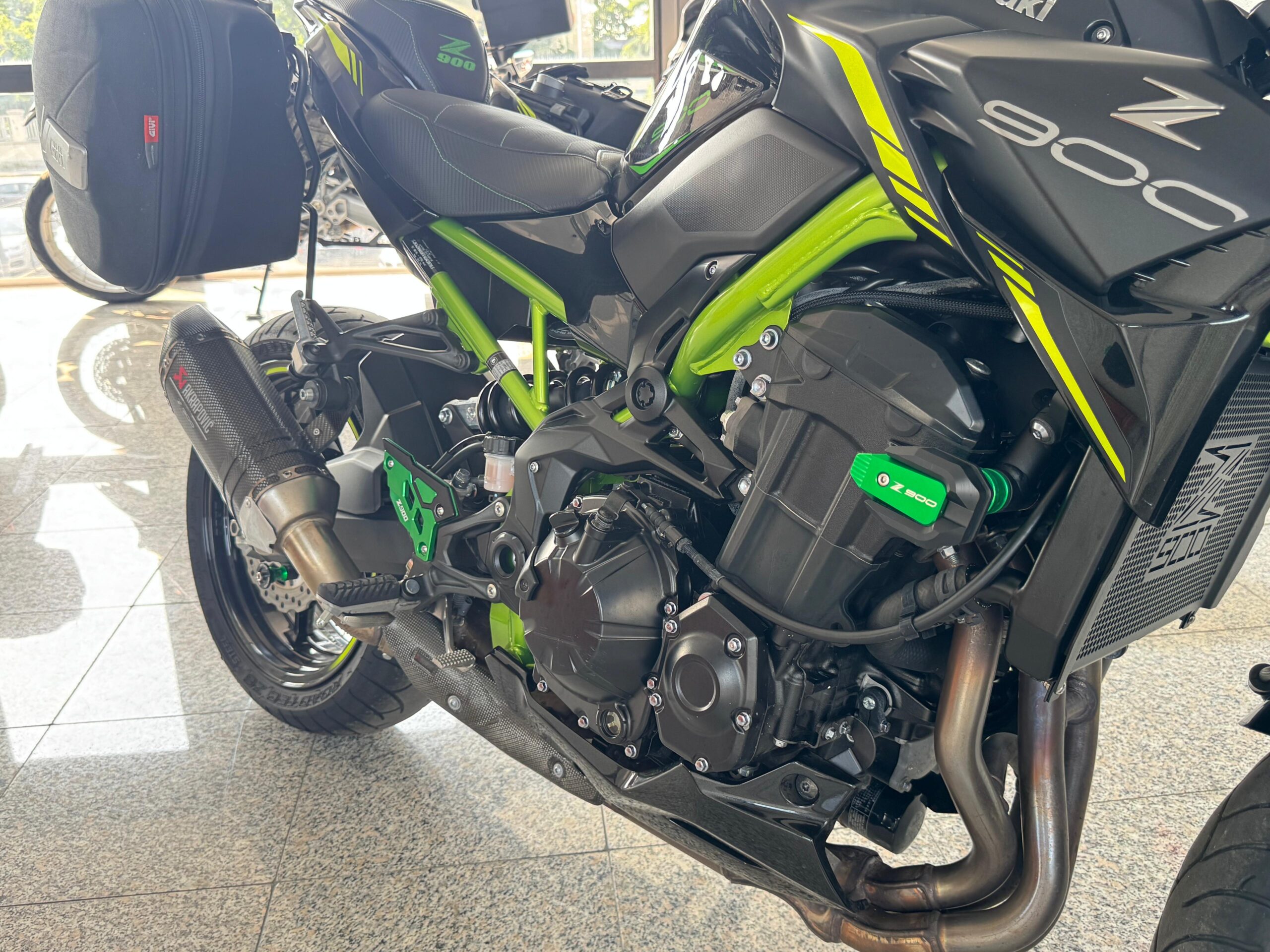 KAWASAKI Z 900 PERFORMANCE *AKRAPOVIC – BAULETTI LATERALI*