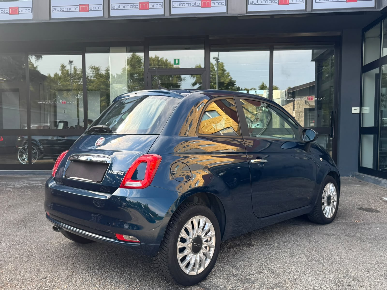 1.0 70cv Hybrid – LOUNGE