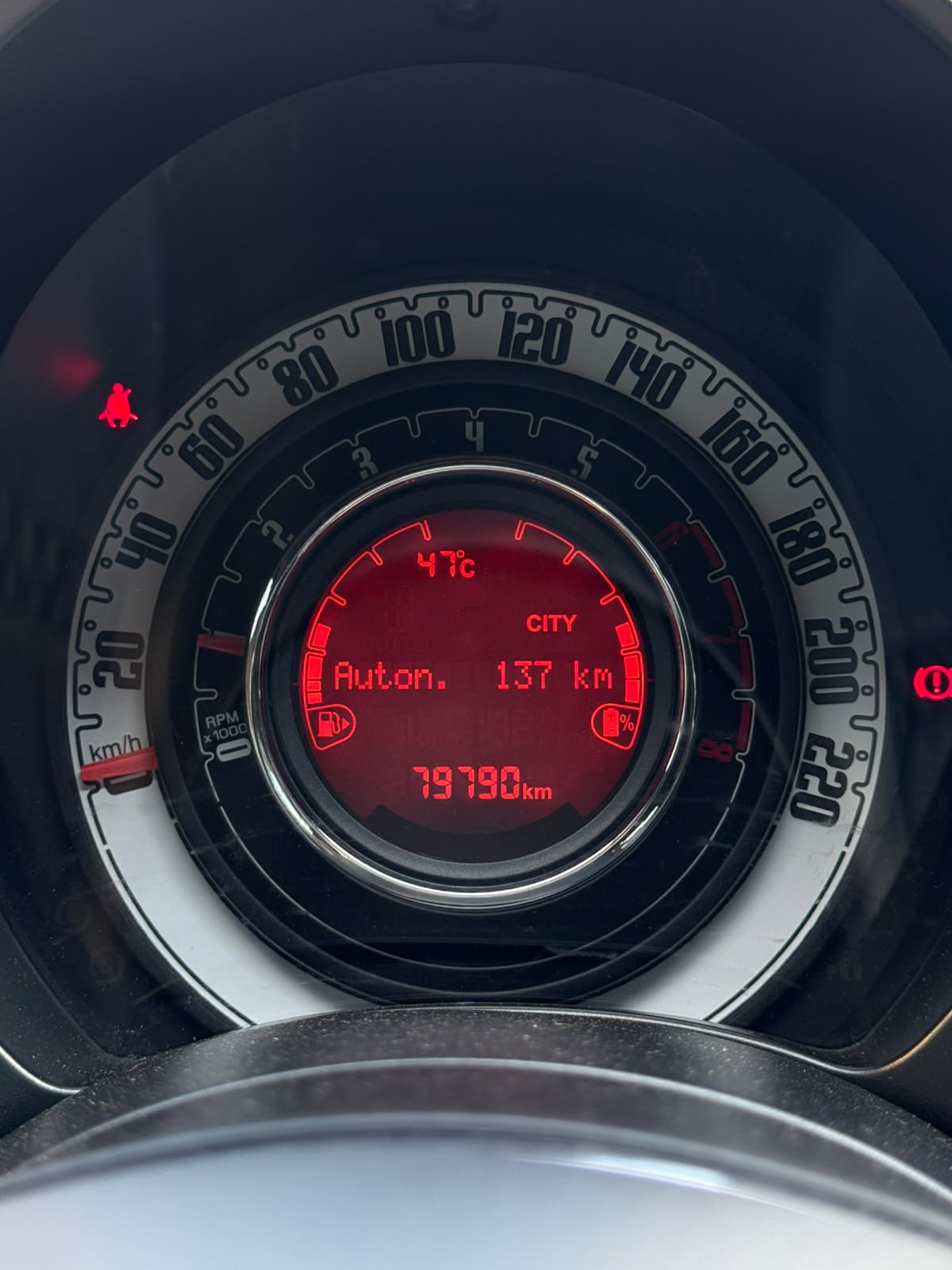 1.0 70cv Hybrid – LOUNGE
