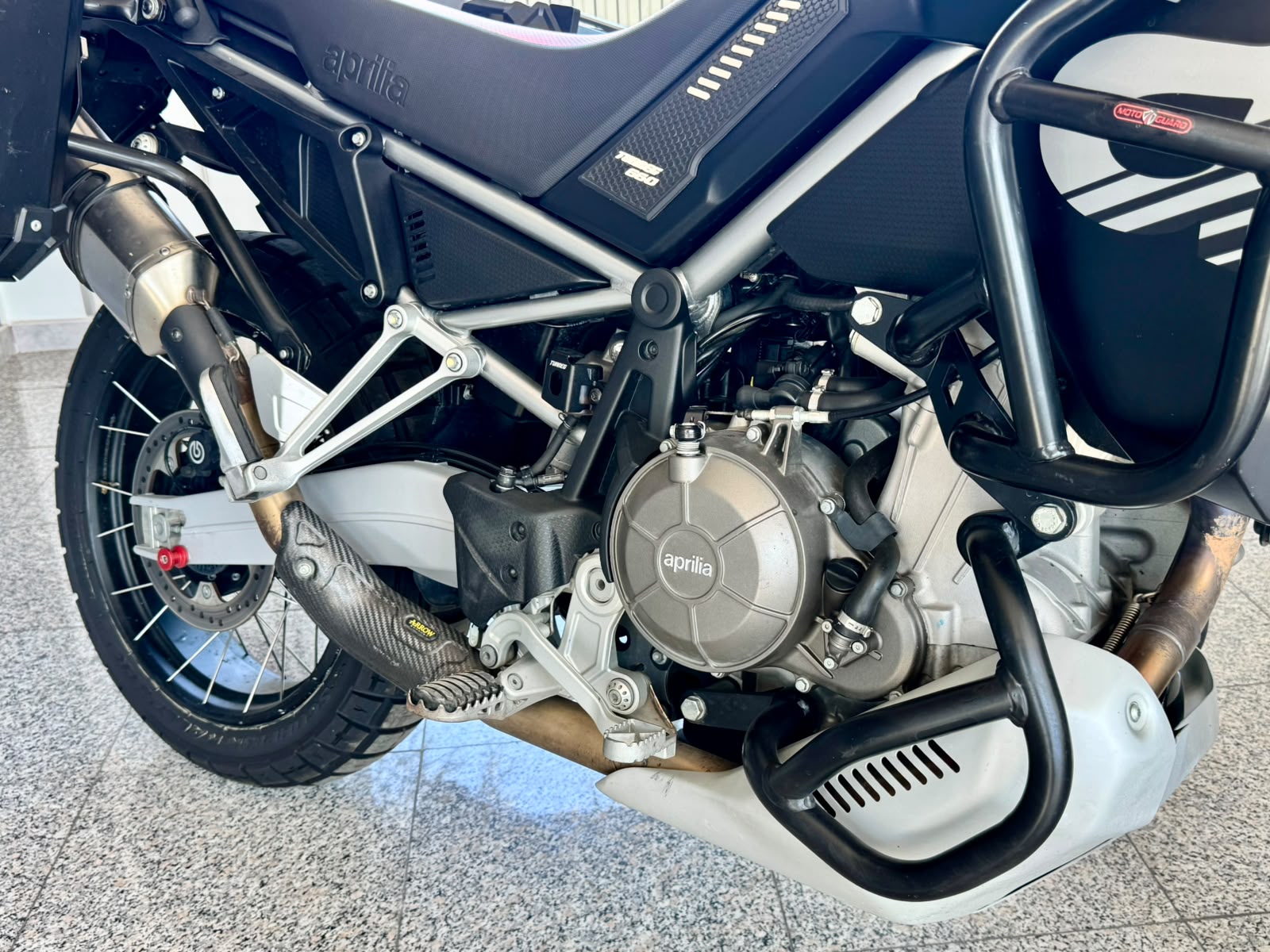 APRILIA TUAREG 660 *BAULETTI – SCARICO ARROW*