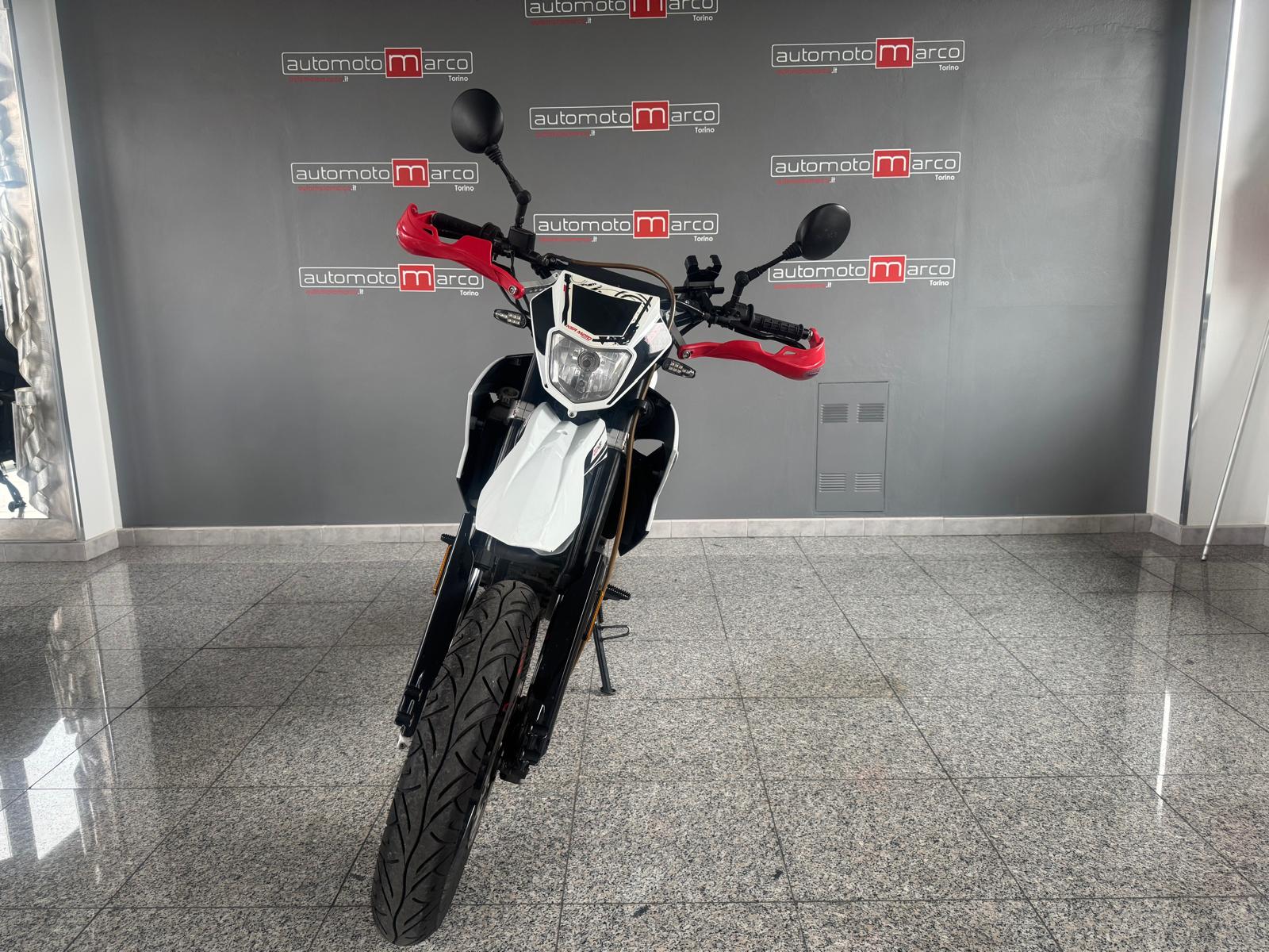 KSR MOTO TR 125 SM 125CC – 09/2016 – 5659 Km – 2200 €