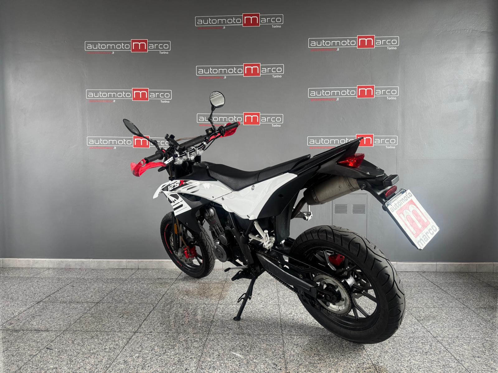 KSR MOTO TR 125 SM 125CC – 09/2016 – 5659 Km – 2200 €