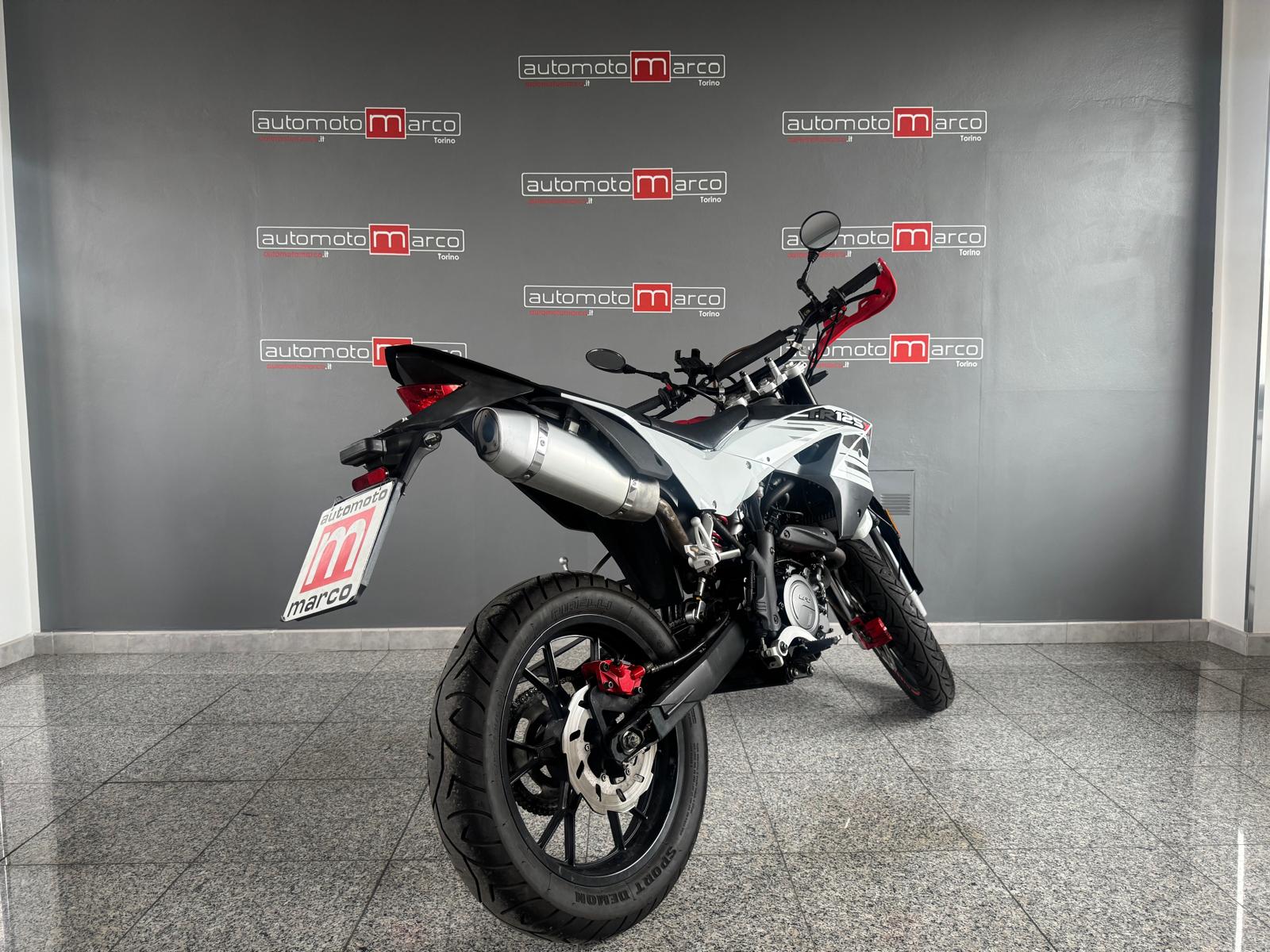 KSR MOTO TR 125 SM 125CC – 09/2016 – 5659 Km – 2200 €