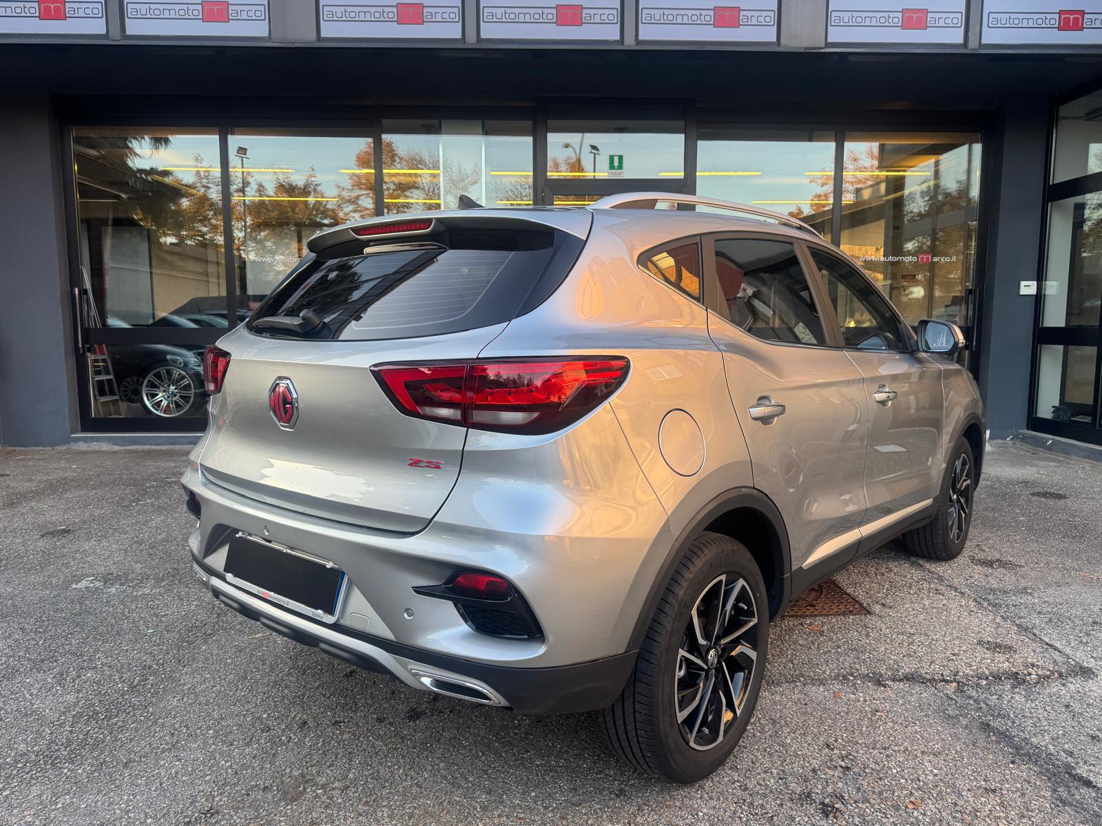MG ZS 1.0T-GDI aut. Luxury – 12/2023 – 37340 Km – 13500 €