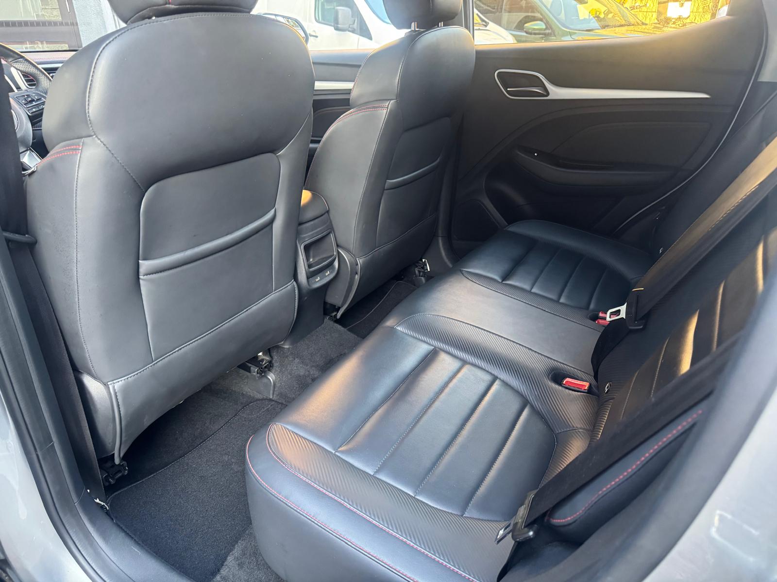 MG ZS 1.0T-GDI aut. Luxury – 12/2023 – 37340 Km – 13500 €